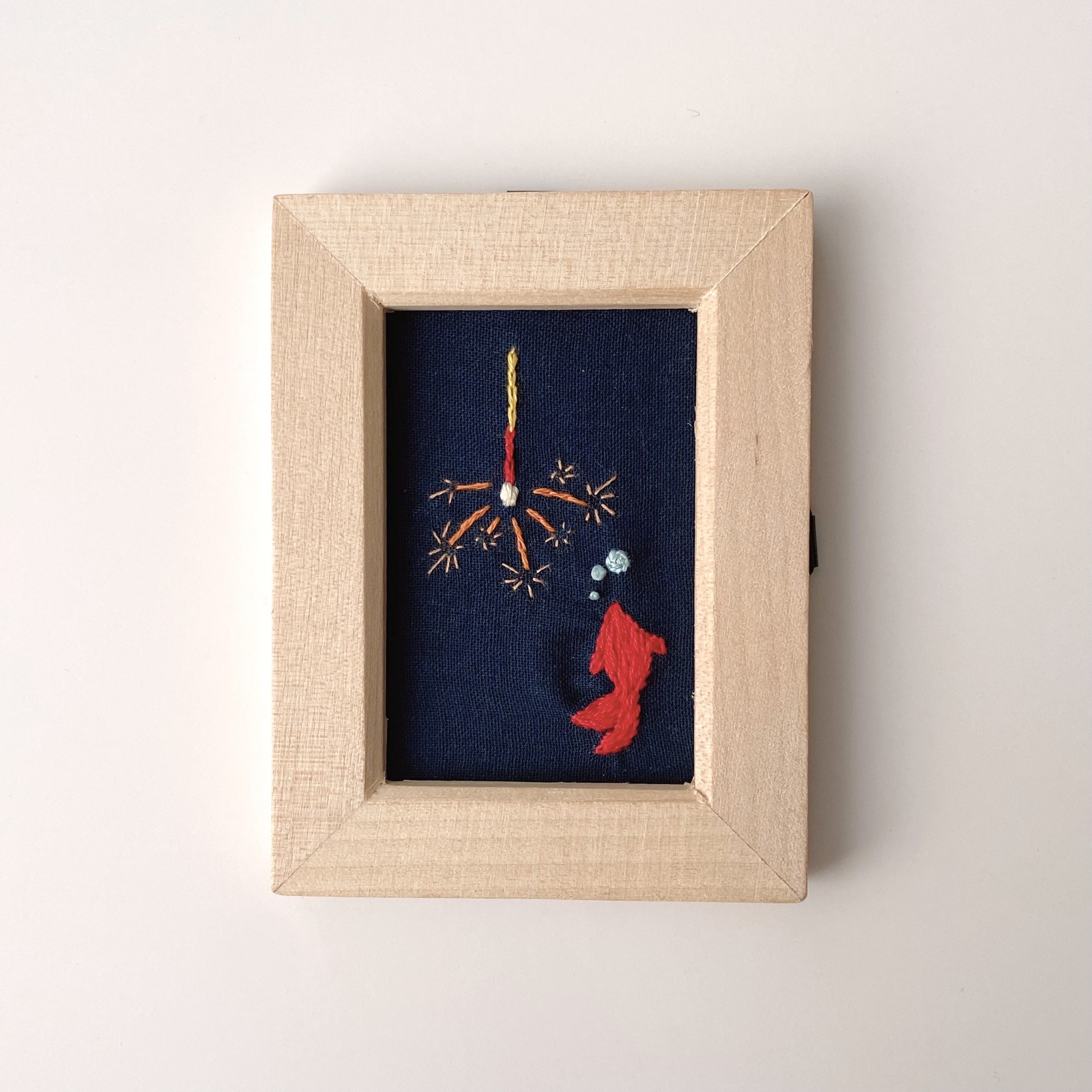 刺繍 ミニフレーム ＊【 日本の夏祭り 金魚と線香花火 】 - TIGRE7'S