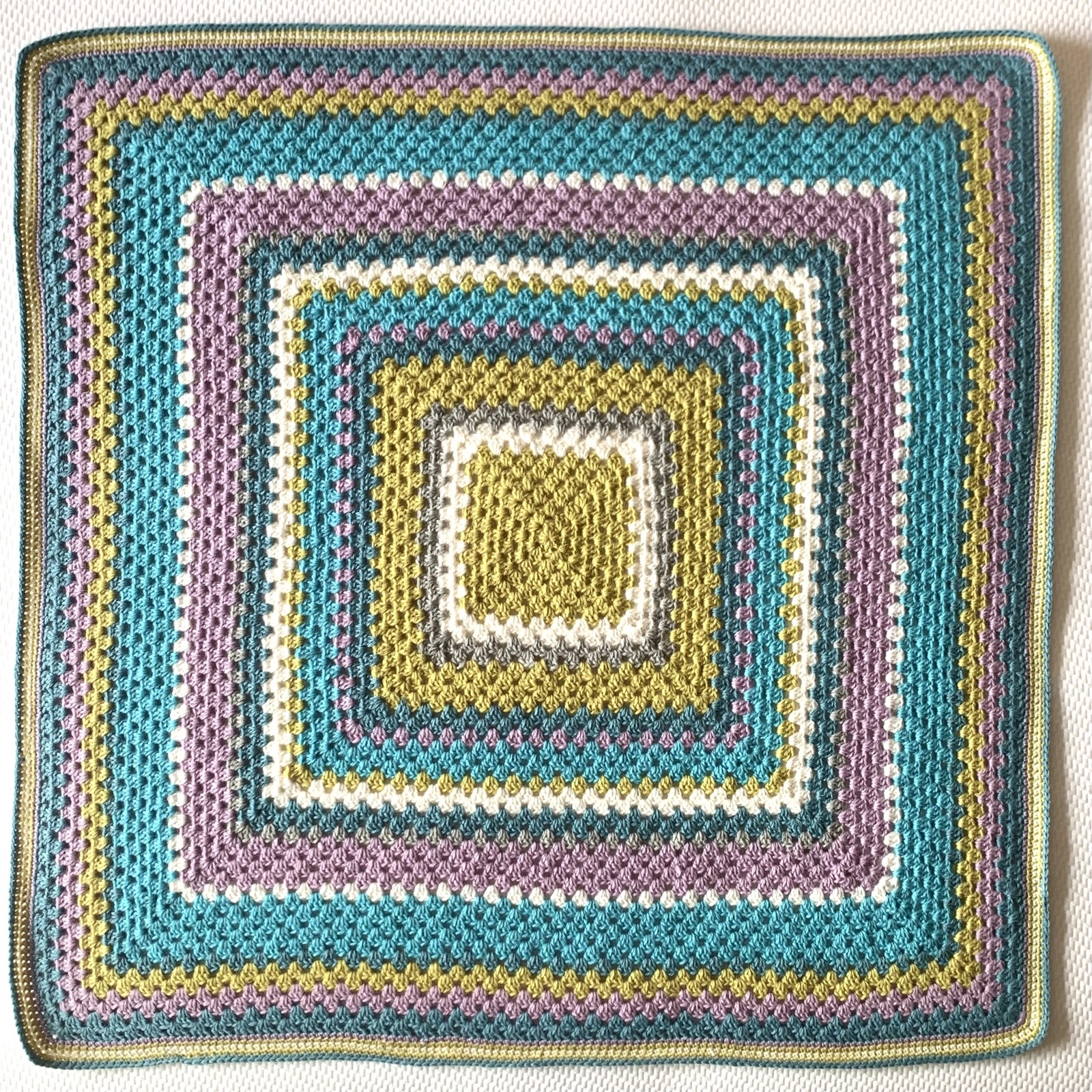 ウール100% グラニースクエア かぎ針編み ミニブランケット 膝掛け