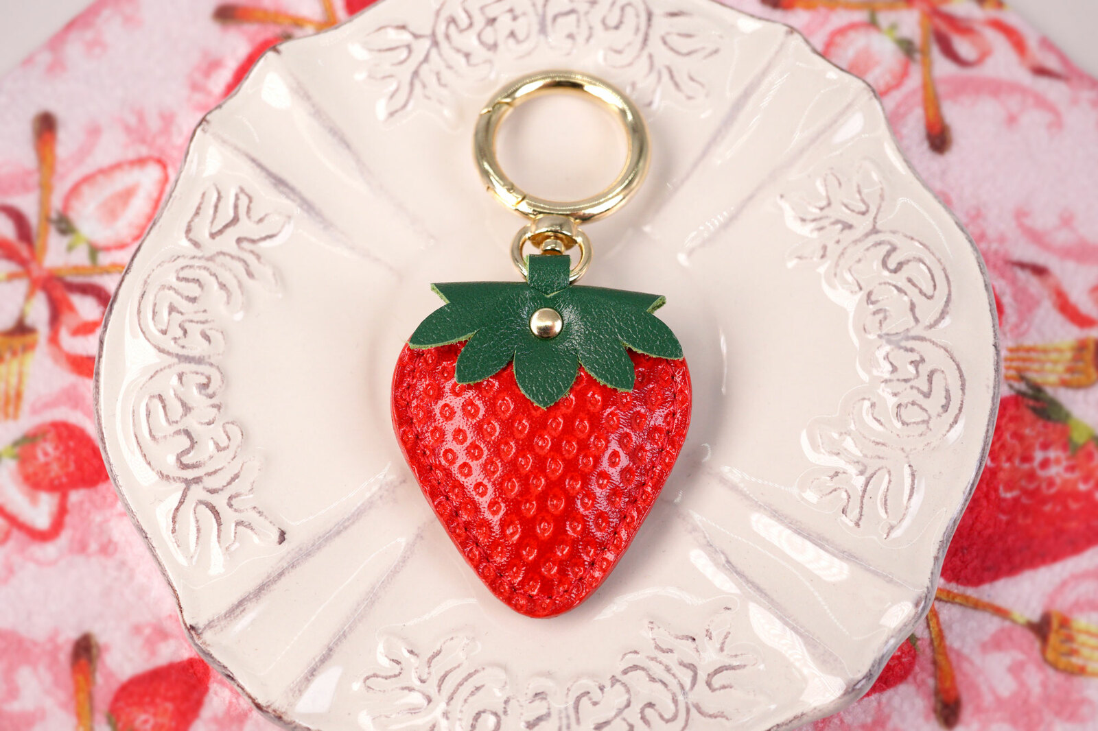 ヘタ付きいちごなキーホルダー(牛革製） - EARL'S FAVOURITE（アールス