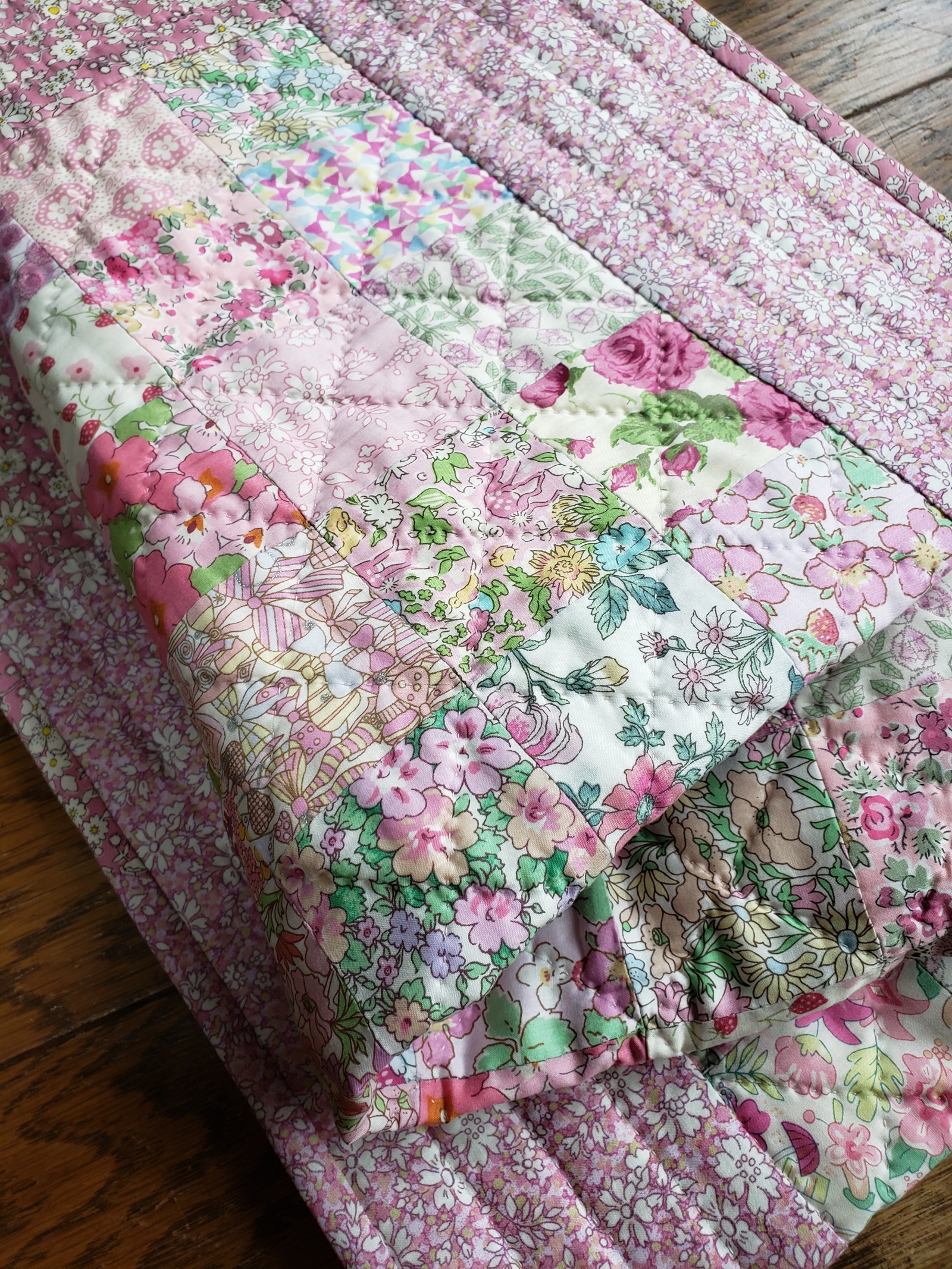 ☆リバティピンクのタペストリー☆ パッチワークキルト - MOMO'S