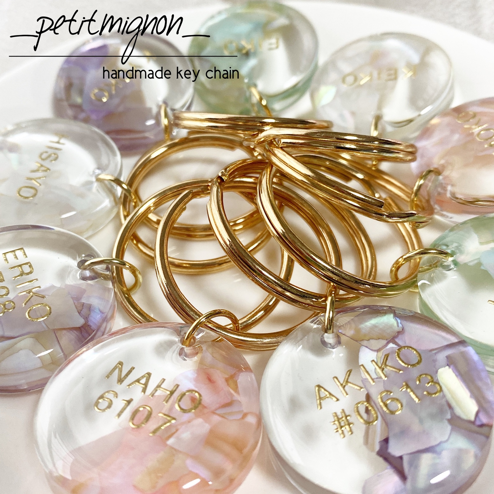 名入れ/言葉入れ】クリアシェル名入れキーホルダー♩/チャーム/席札