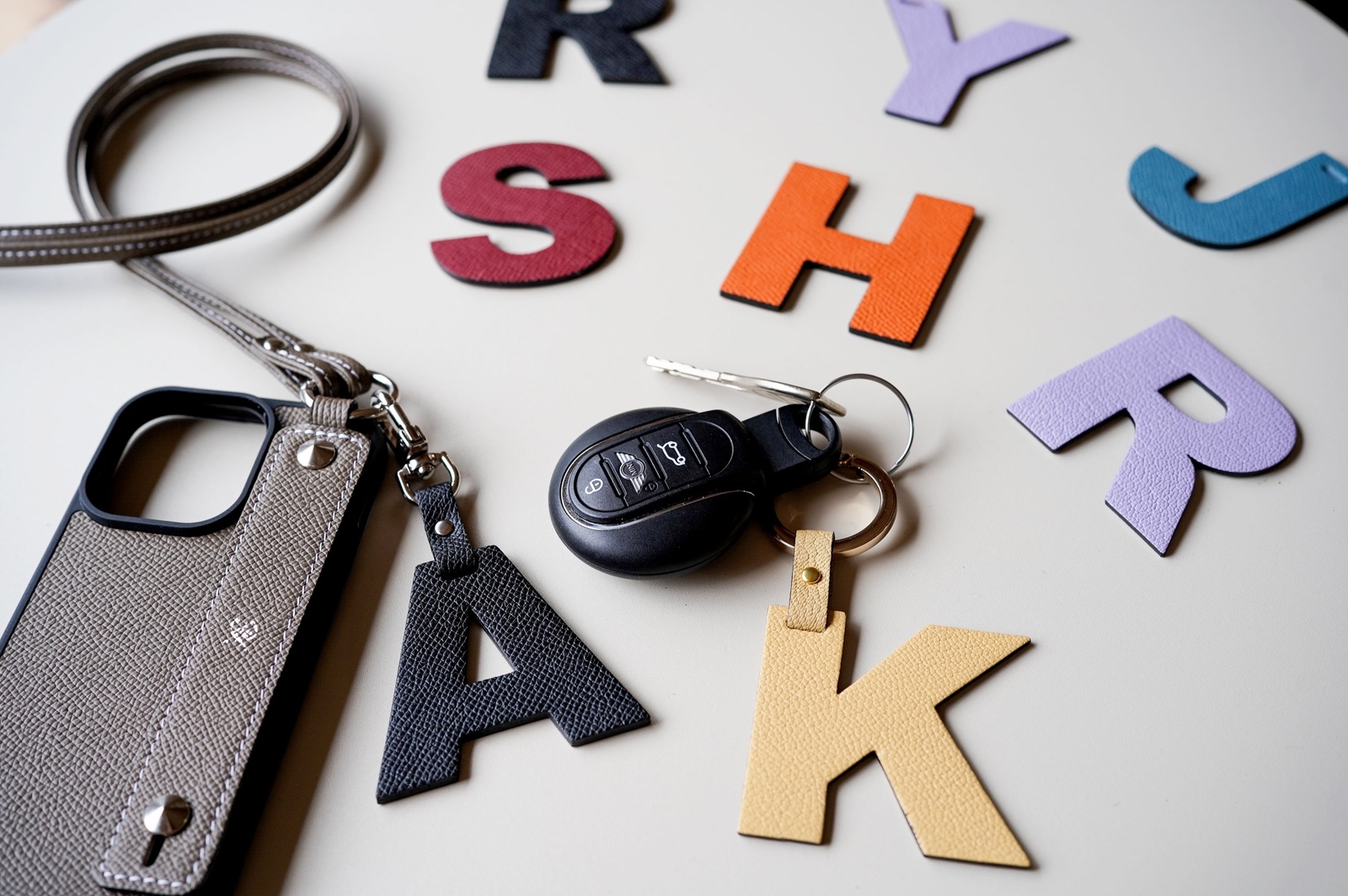 プレミアムレザーで作るイニシャルキーホルダー・キーリング バッグ