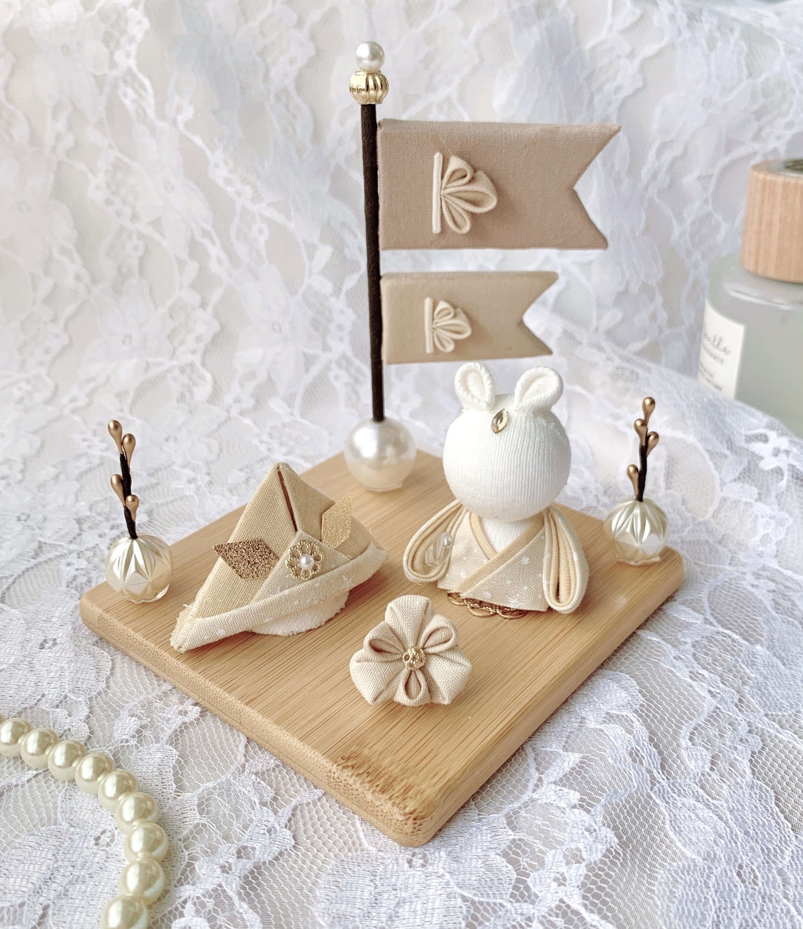 受注生産】つまみ細工のうさ兜 五月人形 鯉のぼり ナチュラル 中サイズ