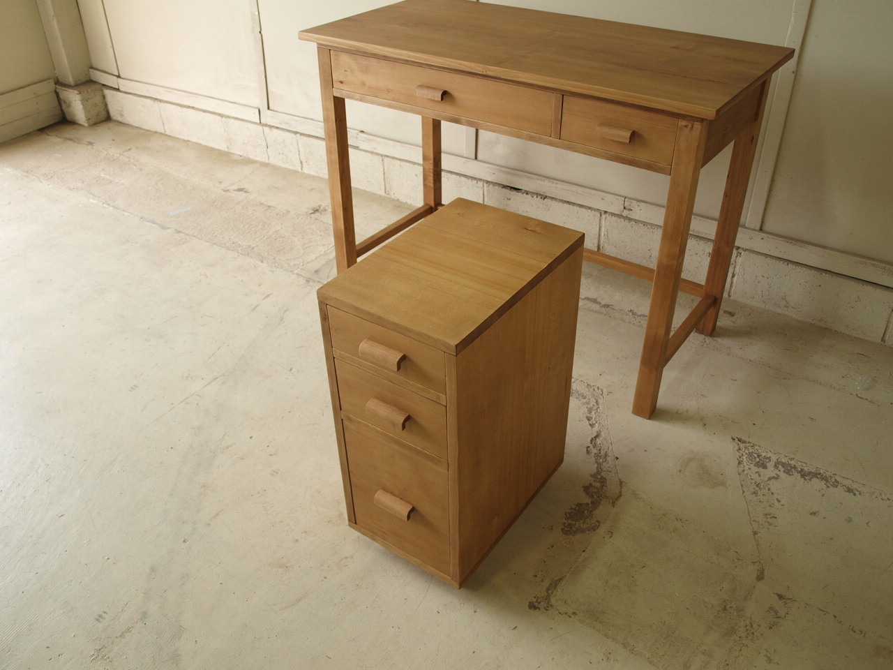 勉強机 学習机 PC台 ワークデスク チェスト付き 無垢 モミの木 横