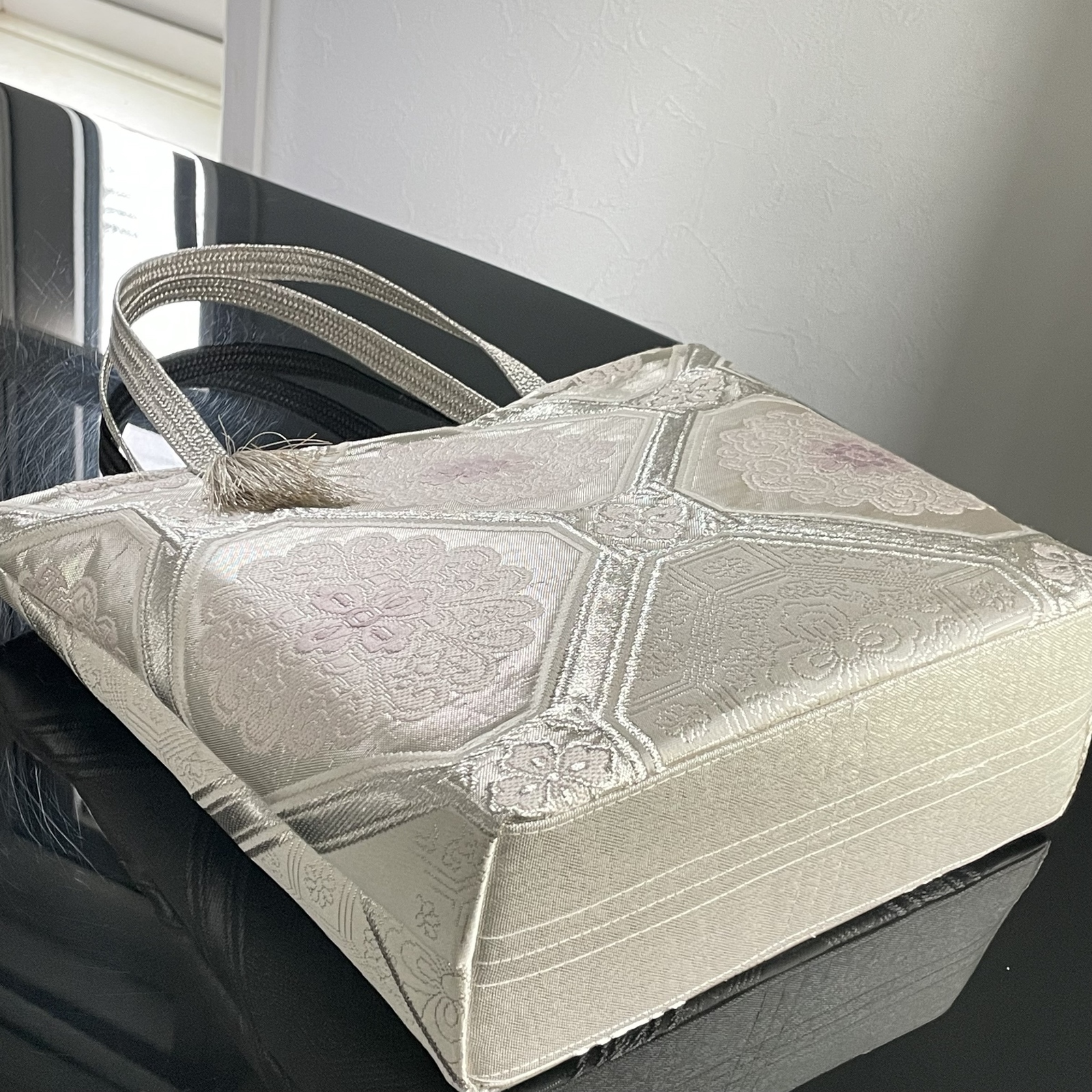 帯リメイクバッグ シルバーと紫の蜀江華文 Mサイズ 和装バッグ - 帯