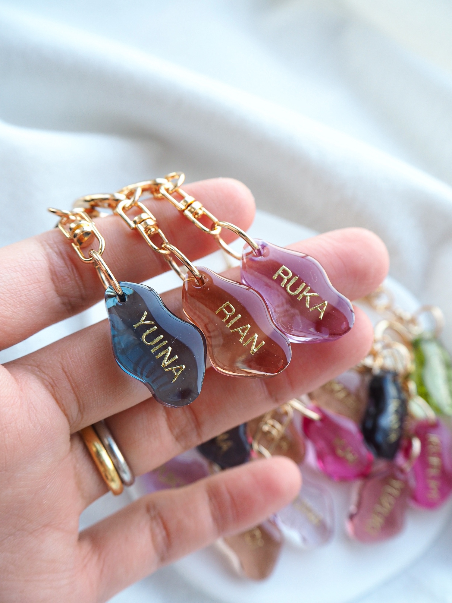 wave】全13色 名入れ レジン キーホルダー キーリング オーダーメイド