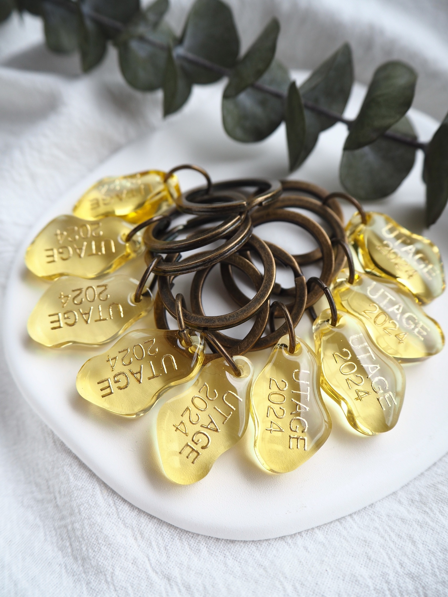 wave】全13色 名入れ レジン キーホルダー キーリング オーダーメイド