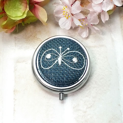 ミナ ペルホネン ブローチ ✳︎クロッチくん ✳︎ - mina choucho