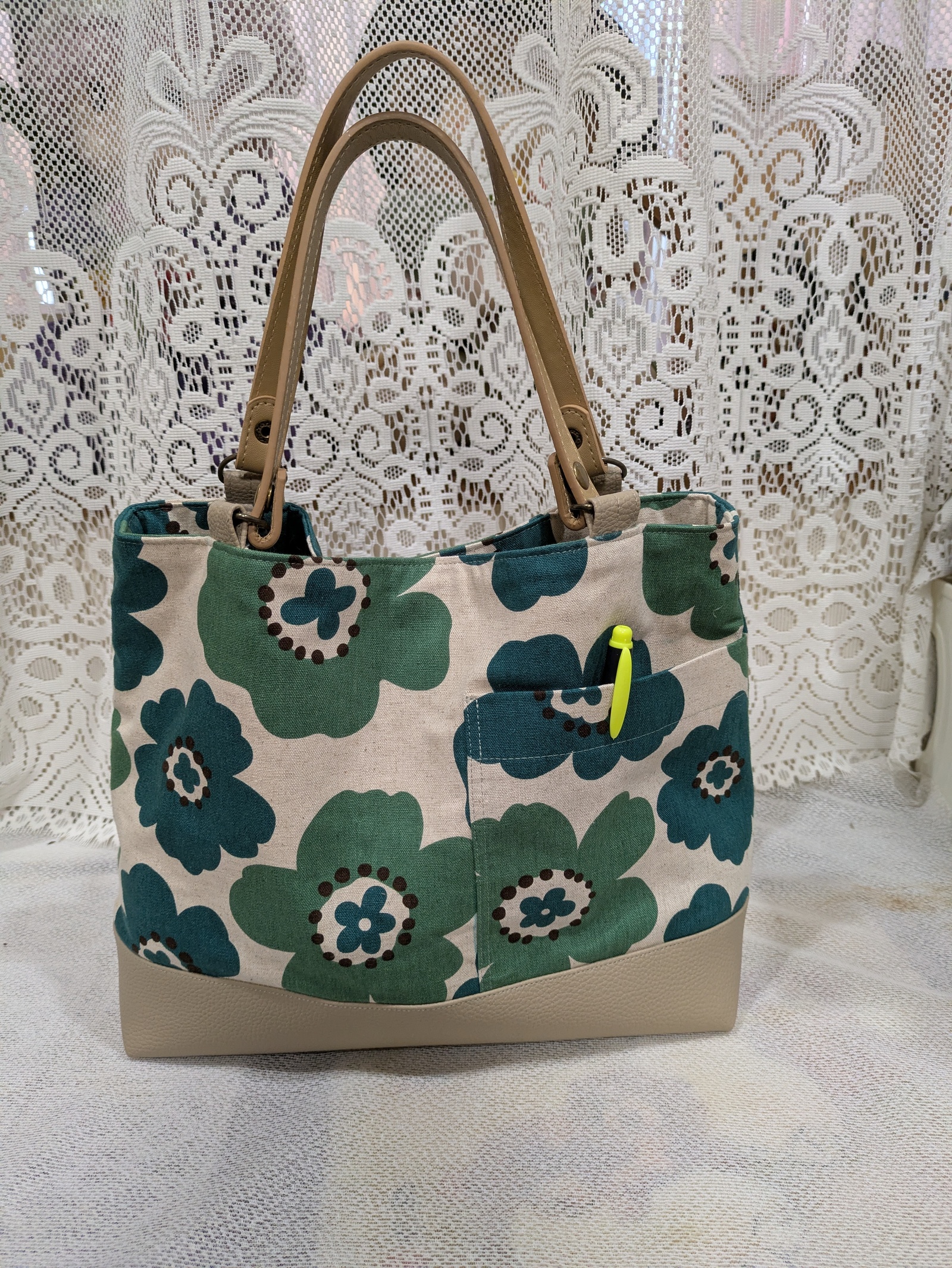 ハンドメイド、フラップ付きミナペルホネンパッチワークトートバッグ