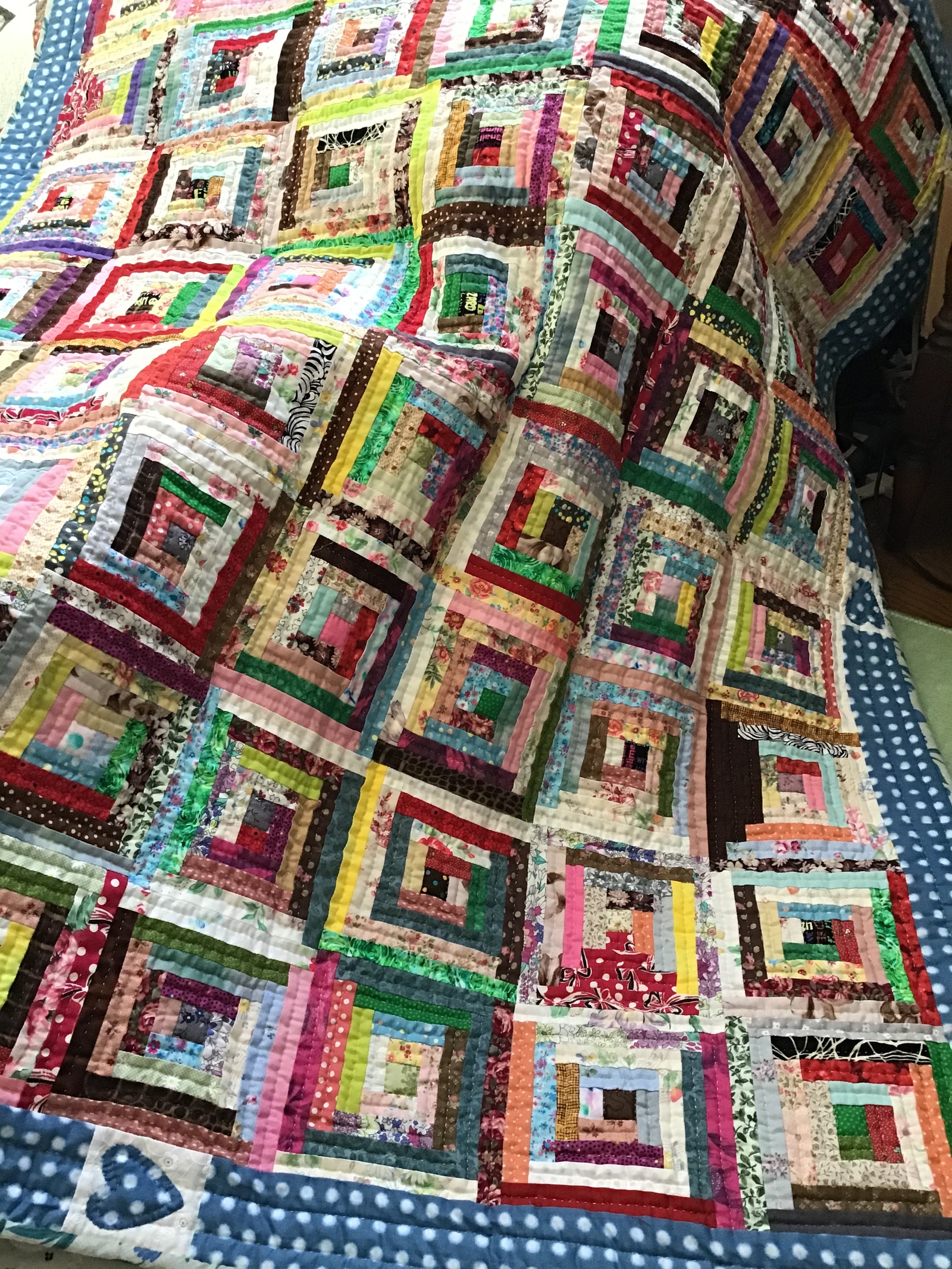 パッチワークキルトタペストリー(ログキャビン) - MUCHINNOCHI'S