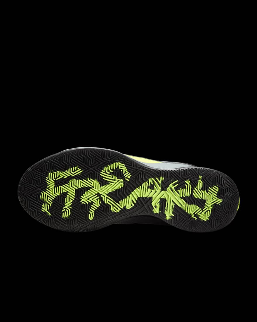 スーパープレーヤーであるヤニスの最新シグネチャーシューズ、ヤニス