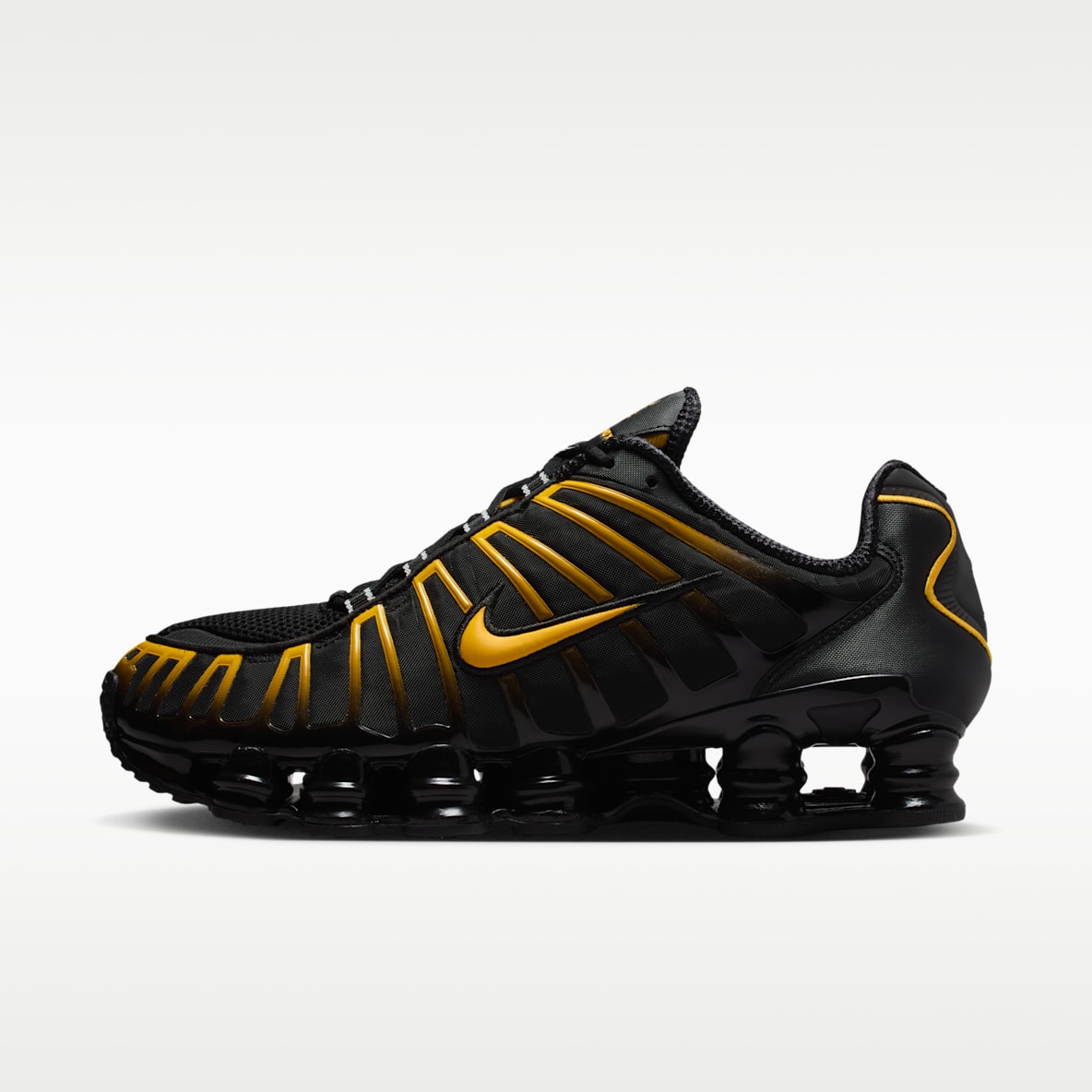NIKE公式】 ブラック Nike Shox シューズ【ナイキ公式通販】