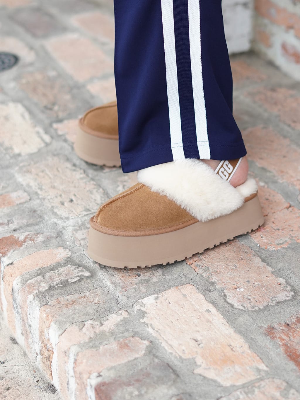 2025年最新【UGG/アグ】厚底サンダル『Funkette/ファンケット』の