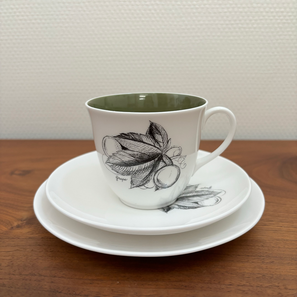 英国ティーカップ：スージークーパー、ミッドウインター、シェリーと