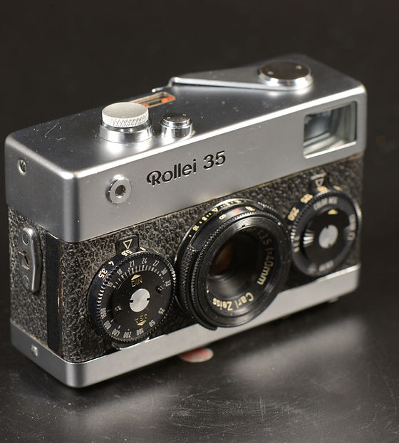 Rollei 35 - Silver/Black - Carl Zeiss Tessar - Singapore - Exc+++
