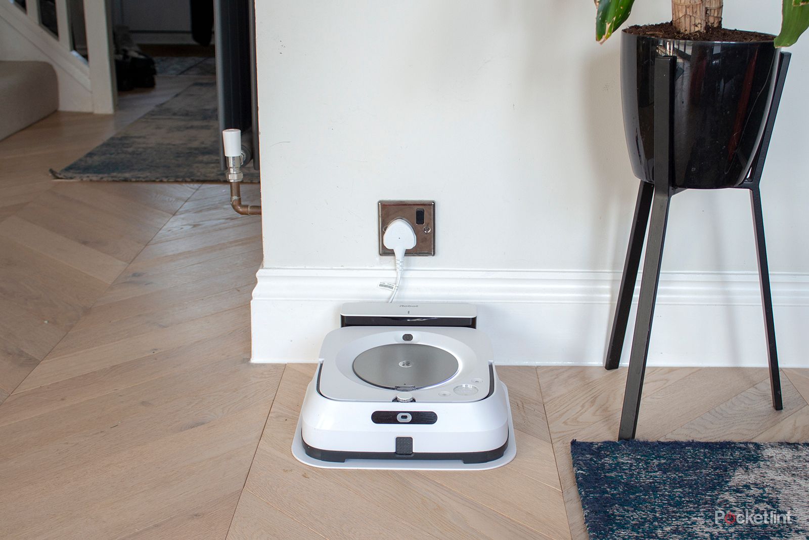 iRobot Braava Jet M6 robot mop review