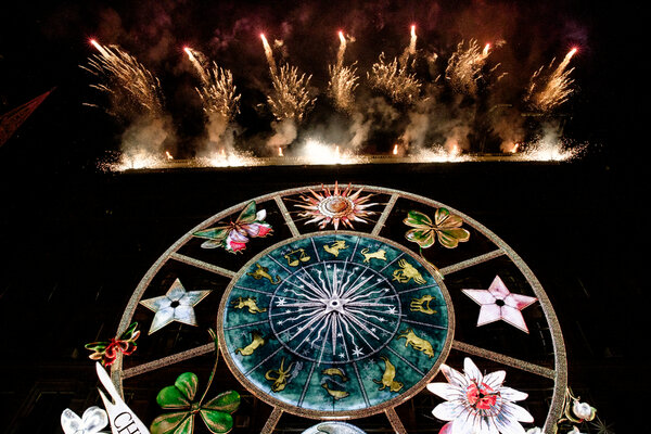 Saks Fifth Avenue Calls Off Holiday Light Show - The New York Times