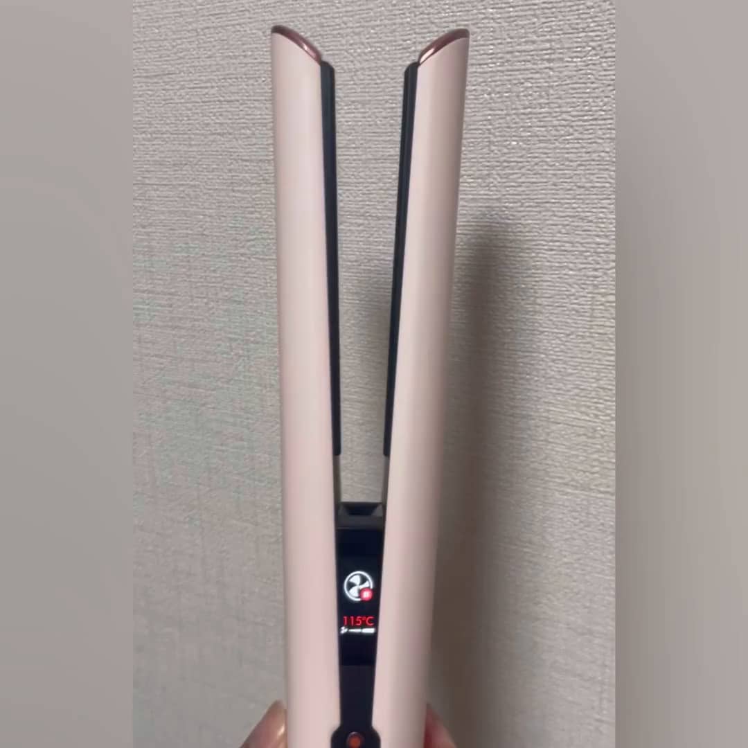 ダイソンより、全く新しいストレートドライヤー“エアストレート”が新