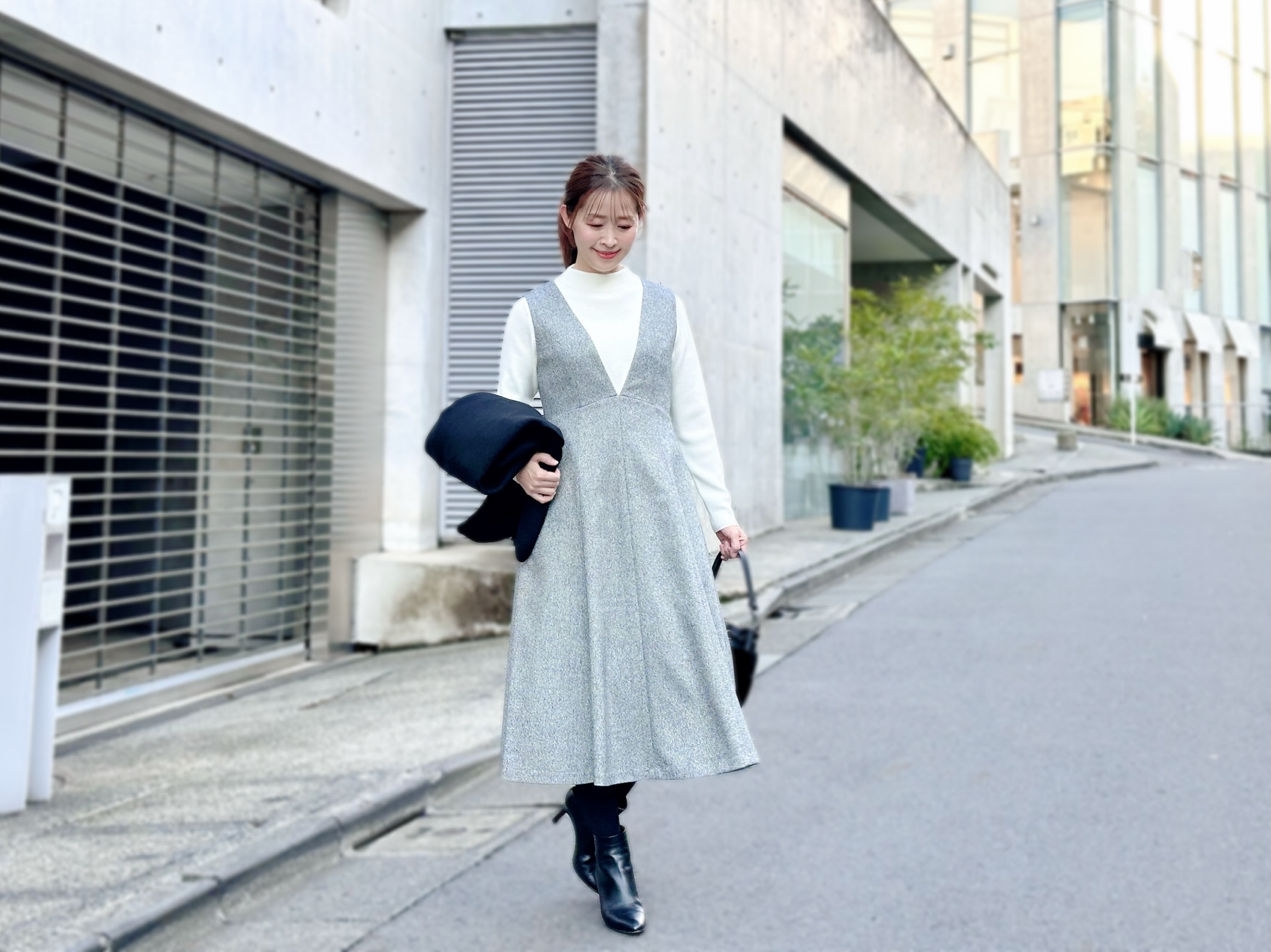 今っぽい組み合わせは？ツイードワンピースにキリッとシャツorあったか