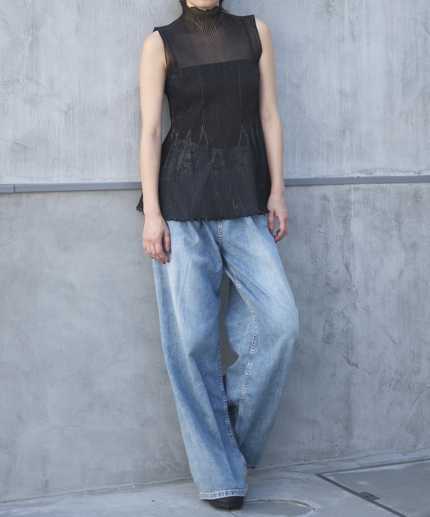 HYPHA LUCENT GLITTER SLEEVELESS TOP(FREE GOLD): CFCL: WOMENS