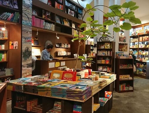 子どもの本と出会うばしょ】しかけ絵本の専門店 メッゲンドルファー