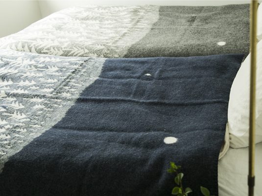 KLIPPAN/ウール シングルブランケット HOUSE IN THE FOREST