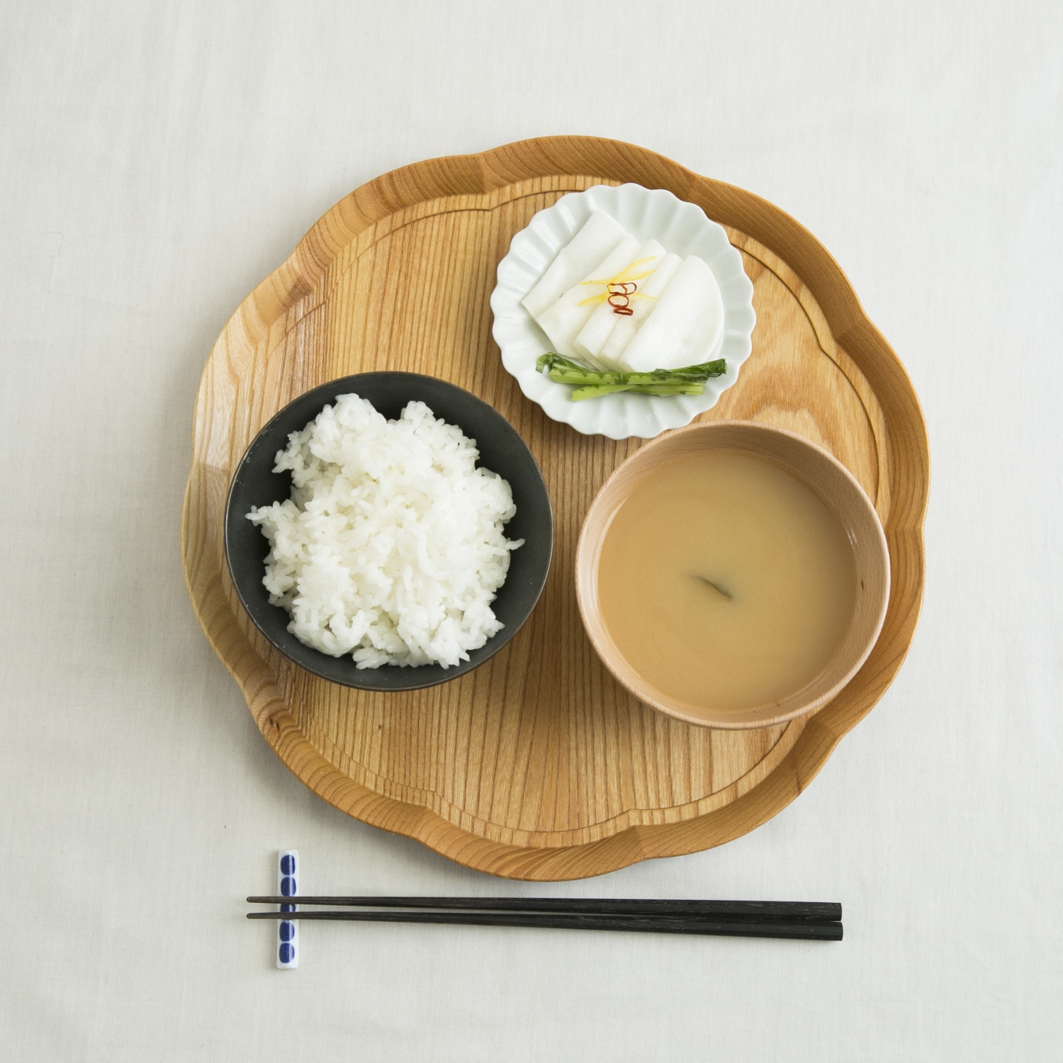 四十沢木材工芸/KITO 輪花盆 大 -お盆、皿、敷物をこれ一枚で